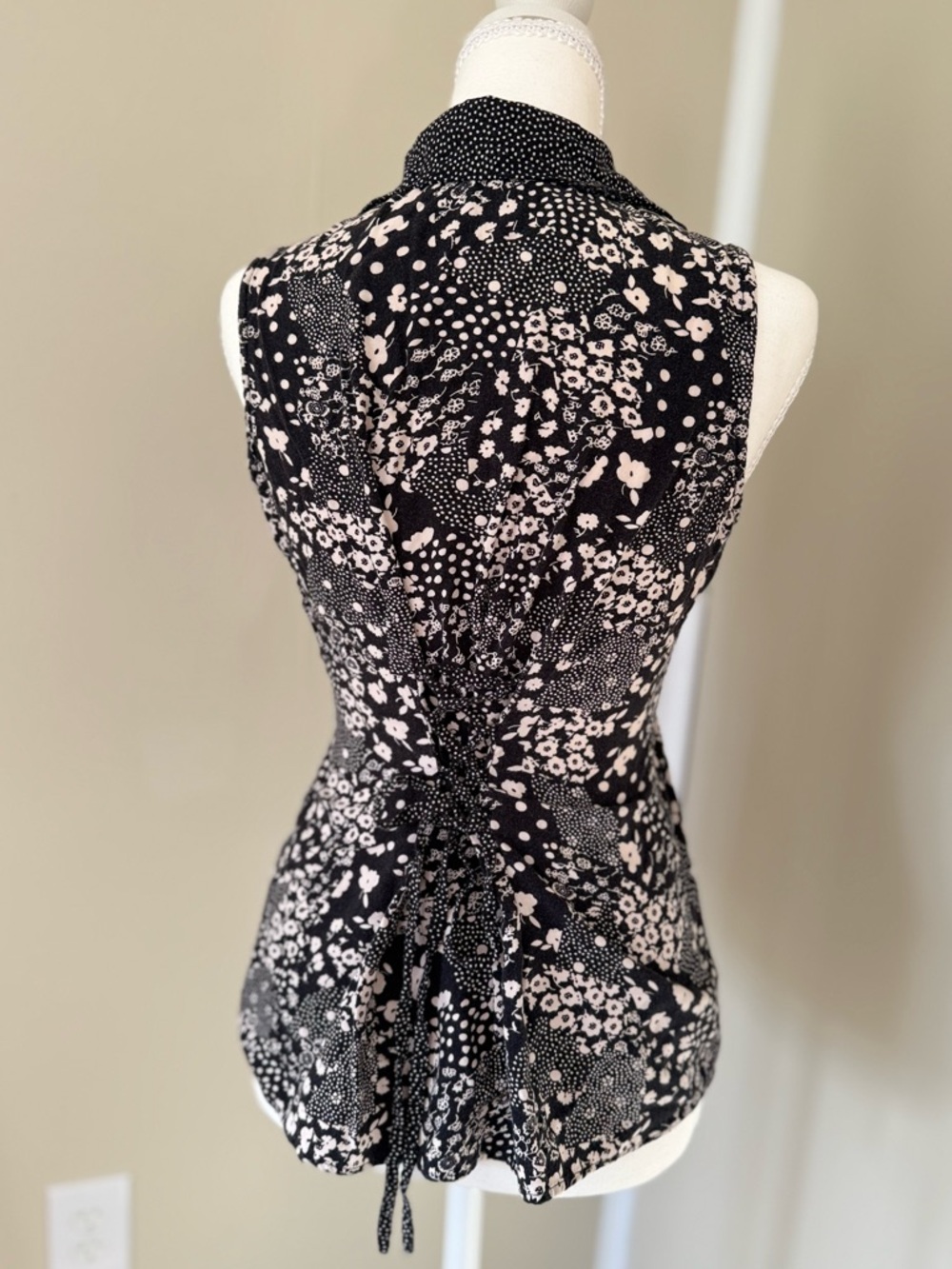 Y2K tie waist top Vintage Pinky Black Floral Button-Up Blouse w Corset Back Ties - Picture 2 of 10